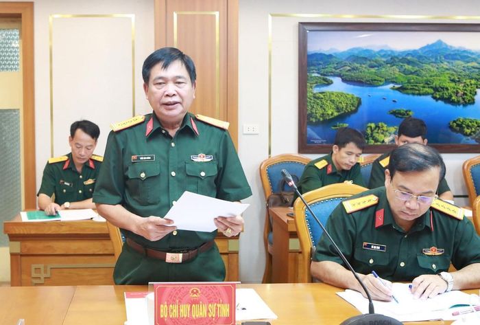 Đại diện lãnh đạo Bộ CHQS tỉnh Phú Thọ báo cáo tại hội nghị