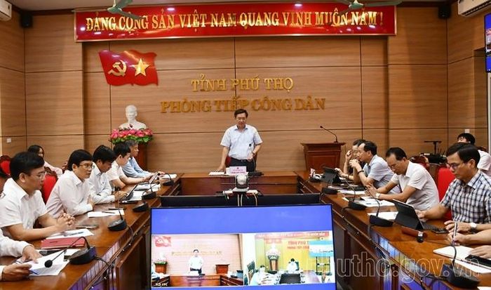 Quang cảnh buổi tiếp công dân
