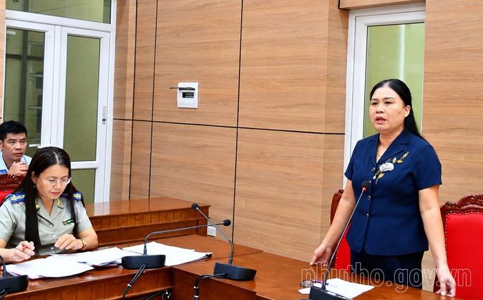 Cô giáo Nguyễn Thị Minh Hằng - nguyên Hiệu trưởng Trường Mầm non Phùng Nguyên 1 kiến nghị tại buổi tiếp công dân