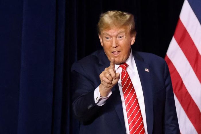 Tổng thống Mỹ Donald Trump kêu gọi Ukraine ngừng tấn công cơ sở lọc dầu diesel của Nga. Ảnh minh họa Reuters.