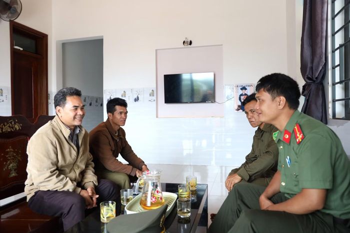 Anh Y Ưng Mlô từng là người được vận động nay đã trở thành một tuyên truyền viên tích cực của địa phương.