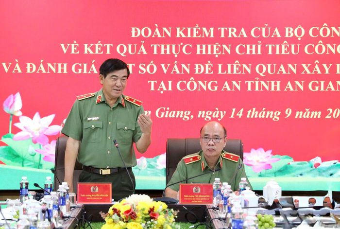 Thiếu tướng Nguyễn Văn Hận, Giám đốc Công an tỉnh An Giang phát biểu tại buổi làm việc.