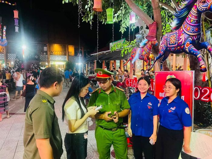 Điểm hỗ trợ chuyển đổi số ở xã miền núi Khe Tre, TP Huế.
