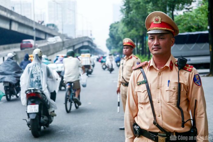 Tổ công tác của Đội CSGT số 7 làm nhiệm vụ.