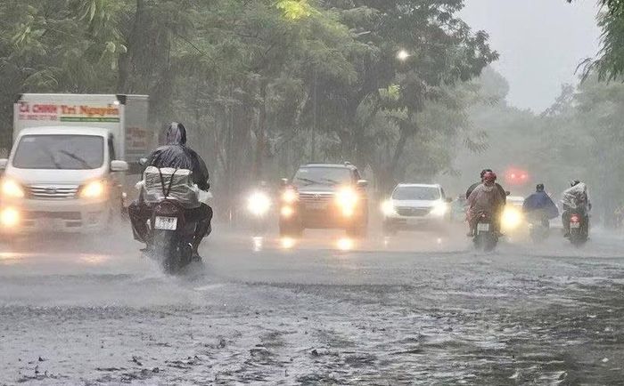 Mưa lớn khiến nhiều tuyến phố, khu vực ở Đà Nẵng ngập nhanh, nhưng nước cũng rút nhanh.