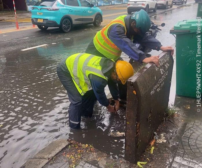 Gần 25.000 cửa thu nước trên địa bàn thành phố đã được nạo vét, khơi thông trước mùa mưa năm 2026.