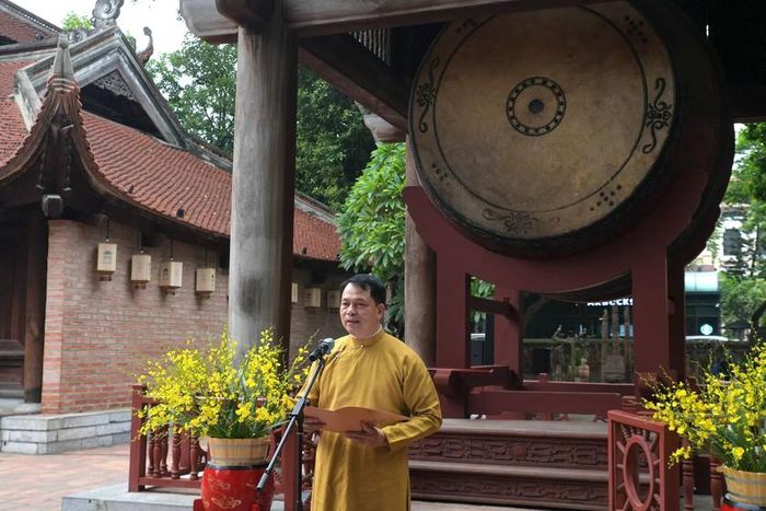 Tiến sĩ khoa học Lê Xuân Kiêu, Giám đốc Trung tâm Hoạt động Văn hóa Khoa học Văn Miếu - Quốc Tử Giám phát biểu khai mạc chương trình.