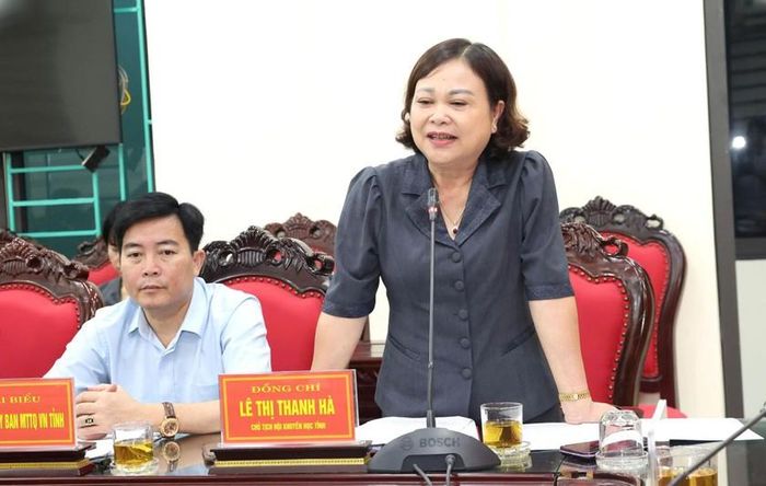 Chủ tịch Hội Khuyến học tỉnh Ninh Bình Lê Thị Thanh Hà phát biểu tại hội nghị.