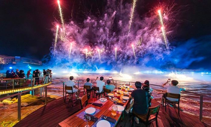 Nhà hàng bia ven biển đạt kỷ lục Guinness thế giới Sun Bavaria GastroPub - vị trí xem Symphony of the Sea đẹp nhất - sẽ nâng cấp buffet lên gần 100 món.
