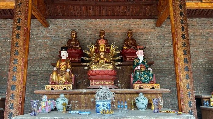 Gian Tam bảo trong Hậu cung chùa Vân An (Ảnh: Kim Thanh Sản, 2024)