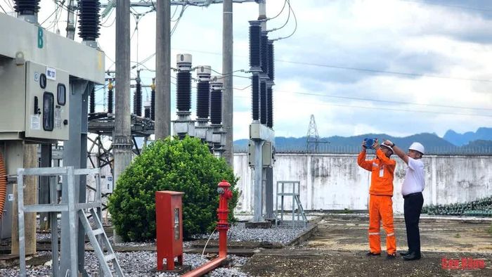 Sử dụng máy đo phóng điện cục bộ (PD) hỗ trợ nhận diện những dấu hiệu suy giảm cách điện.