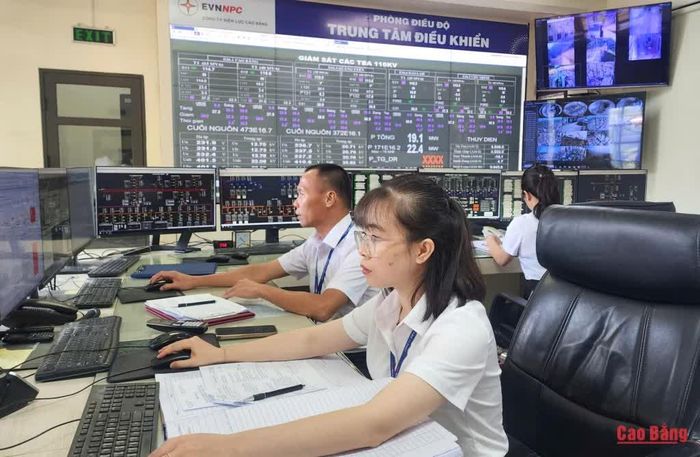 Trung tâm Điều khiển Công ty Điện lực Cao Bằng là đầu mối giám sát, điều khiển lưới điện tập trung, các thông số vận hành và trạng thái thiết bị được cập nhật theo thời gian thực.