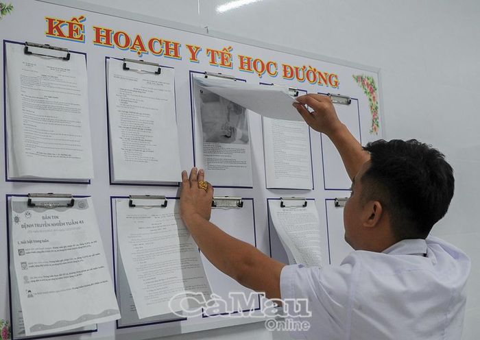 Theo Kế hoạch phối hợp liên ngành giữa Sở Giáo dục và Ðào tạo với Sở Y tế tỉnh Cà Mau về việc thực hiện Chương trình Sức khoẻ học đường gắn với y tế cơ sở đoạn 2026-2030, mạng lưới y tế cơ sở và trường học được củng cố chặt chẽ, đảm bảo triển khai đồng bộ và kịp thời kế hoạch y tế học đường.