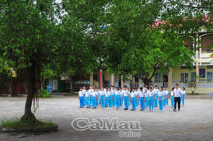 Rèn luyện thể dục, thể thao giúp học sinh nâng cao thể lực, giải toả căng thẳng sau giờ học.