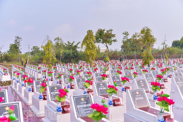 Nghĩa trang liệt sĩ Cái Nước là nơi an nghỉ của 1.897 liệt sĩ.