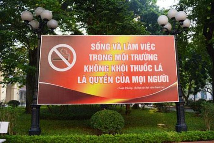 Xây dựng môi trường sống không khói thuốc cần sự chung tay của cả cộng đồng. Ảnh minh họa: S.T