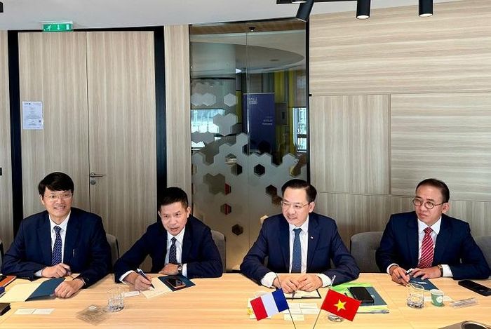 Đoàn công tác Tập đoàn Hóa chất Việt Nam làm việc với France Chimie, trao đổi cơ hội hợp tác về công nghệ và chuyển đổi xanh
