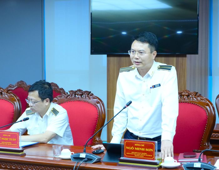 Phó Kiểm toán trưởng Ngô Minh Sơn - Trưởng Đoàn kiểm toán - lưu ý một số nội dung quan trọng của cuộc kiểm toán. Ảnh: N.LY