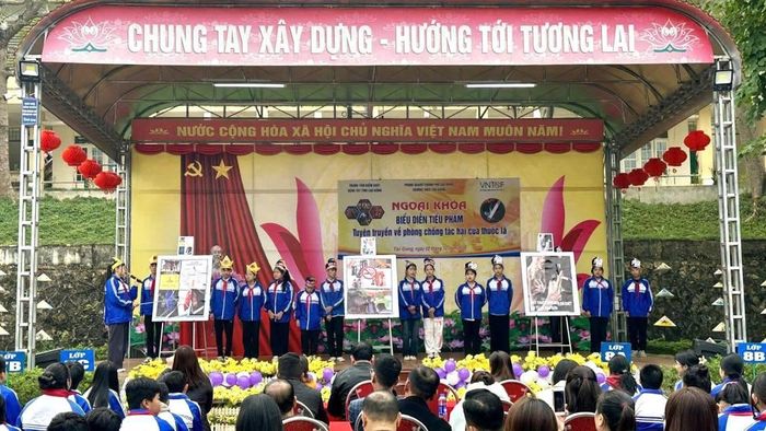 Buổi sinh hoạt ngoại khóa chuyên đề "Môi trường trường học không khói thuốc". Ảnh: Sở Y tế tỉnh Cao Bằng