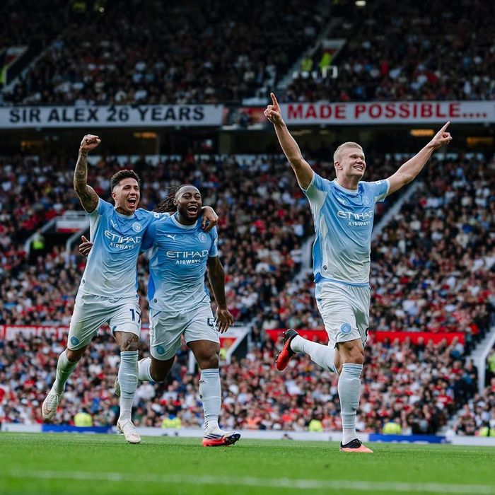 Haaland ăn mừng sau khi đưa Manchester City vượt lên dẫn trước