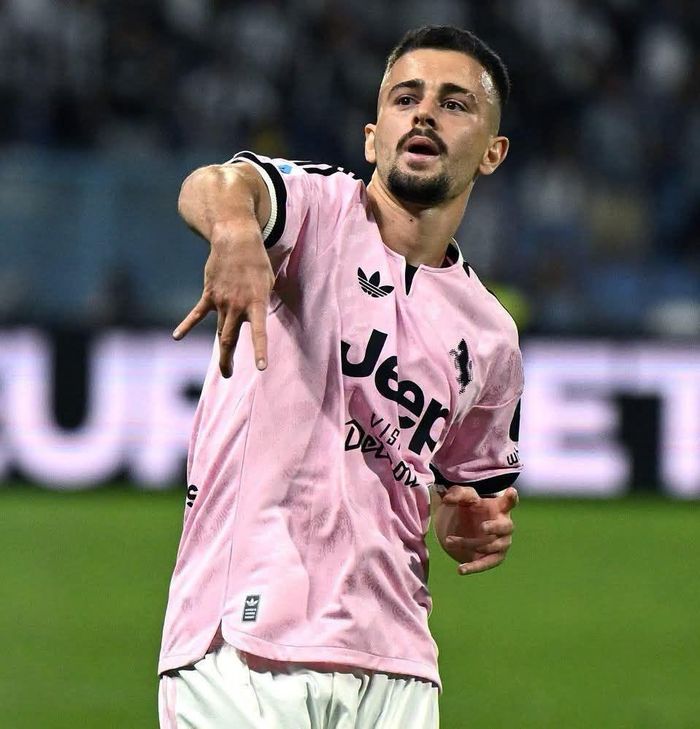 Edon Zhegrova gỡ hòa cho Juventus