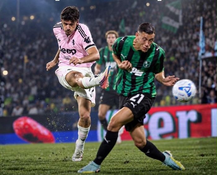 Jay Idzes đá chính trong màu áo Sassuolo