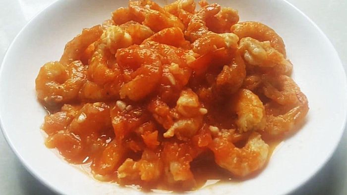 Tôm khô là nguyên liệu dùng để chế biến thành nhiều món ăn hấp dẫn. Ảnh minh họa
