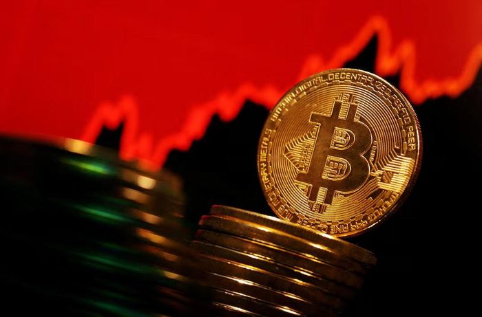 Biểu tượng đồng Bitcoin. Ảnh: Reuters.