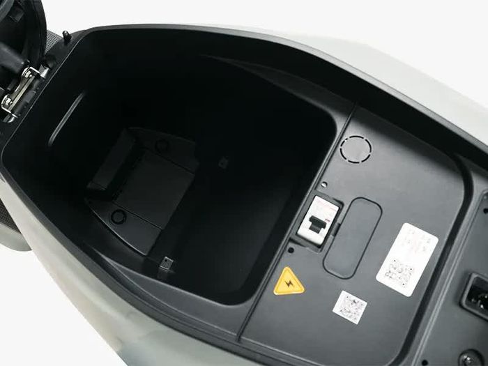 Yadea Voltguard U50 sở hữu cốp 20 lít không quá lớn nhưng được thiết kế với phần lòng sâu