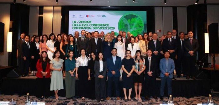 Các đại biểu tham gia hội nghị chụp ảnh lưu niệm