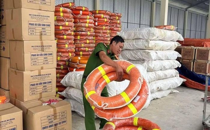 Phòng Hậu cần - CATP Huế luôn chủ động chuẩn bị lực lượng, phương tiện và trang thiết bị...