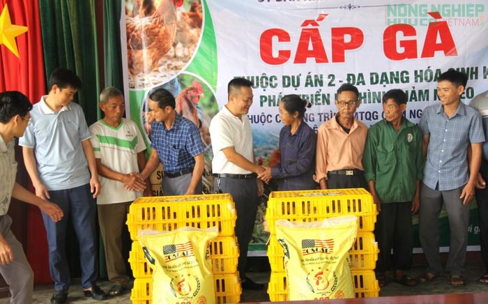 132 hộ dân xã Văn Hiến được hỗ trợ, trong đó có 16 hộ nghèo, 96 hộ cận nghèo, 20 hộ mới thoát nghèo.