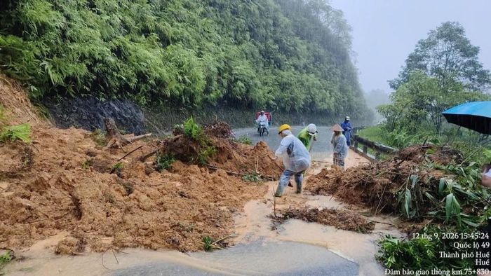 Sạt lỡ tại Km 75 +830 QL49, Tp. Huế