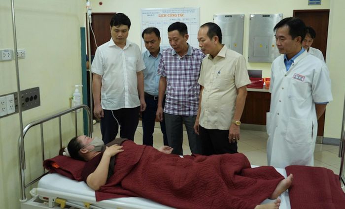 Lãnh đạo TP Huế thăm hỏi các bệnh nhân đang điều trị vào tối 11/9