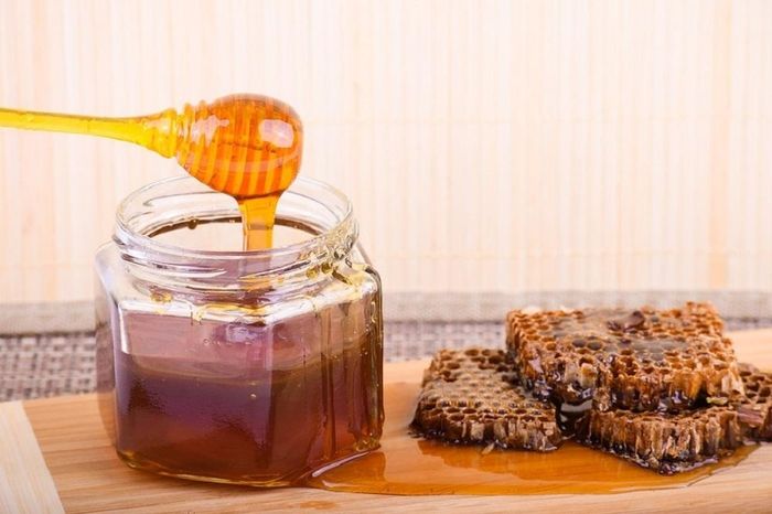 Mật ong thật là một vị thuốc bổ, nhưng mật ong giả lại khiến người sử dụng gặp phải nhiều nguy cơ về sức khỏe.