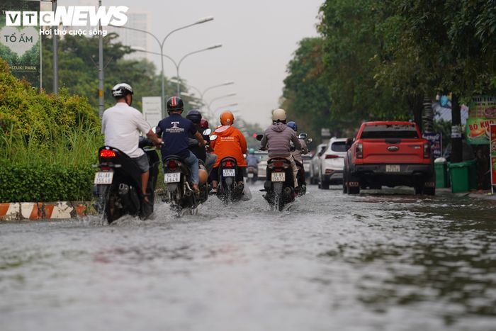 Dự báo từ 14/9 đến 16/9, mưa tại TP.HCM có xu hướng giảm. Tuy nhiên, từ 17/9, mưa tại khu vực thành phố được dự báo tăng dần khi dải hội tụ nhiệt đới có khả năng hoạt động mạnh trở lại.