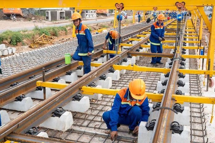 Trong kỳ nghỉ Quốc khánh, nhiều công nhân đã đăng ký làm việc xuyên lễ để đáp ứng tiến độ dự án.