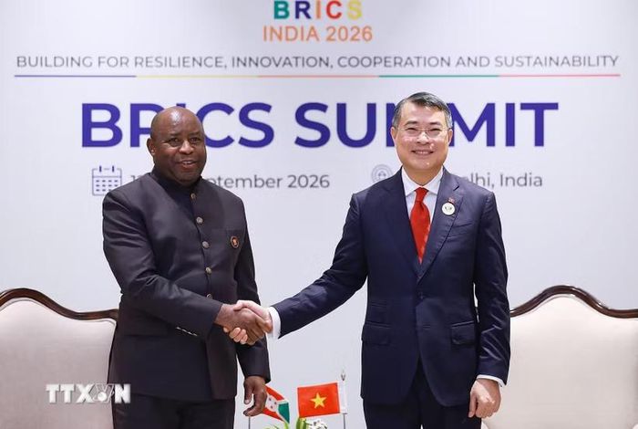 Thủ tướng Lê Minh Hưng gặp Tổng thống Cộng hòa Burundi Évariste Ndayishimiye. Ảnh: Dương Giang/TTXVN.