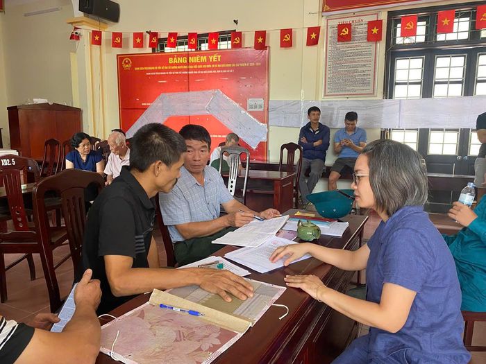 Người dân tham gia góp ý về đồ án điều chỉnh tổng thể Quy hoạch phân khu đô thị sông Hồng tỷ lệ 1/5.000. Ảnh: PV