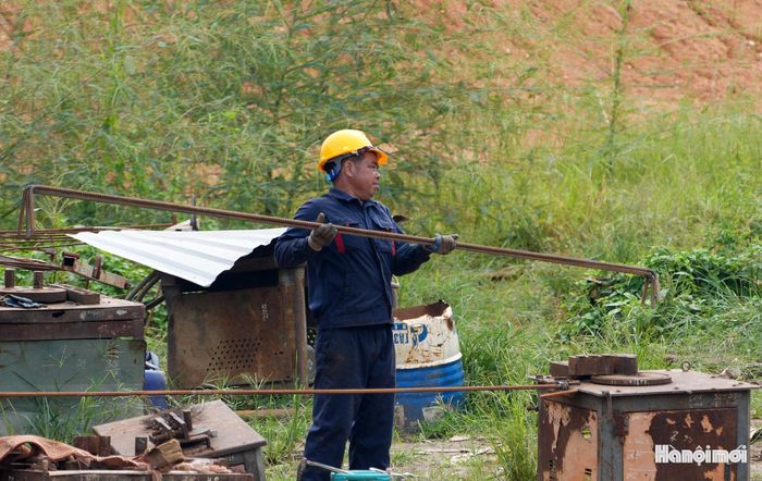 Tính đến đầu tháng 9, đơn vị thi công đã cơ bản hoàn thành các cọc khoan nhồi cầu chính và tổ chức làm việc theo mô hình "3 ca, 4 kíp" nhằm tận dụng thời tiết thuận lợi, bảo đảm tiến độ.