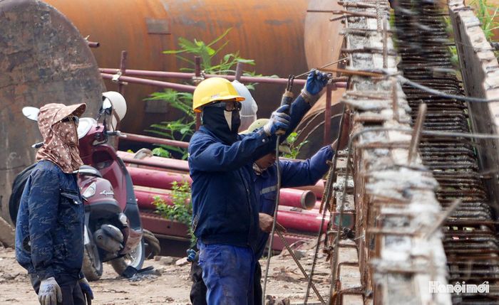 Các nhà thầu đang triển khai đồng bộ nhiều giải pháp nhằm rút ngắn tiến độ công trình vài tháng so với dự kiến.