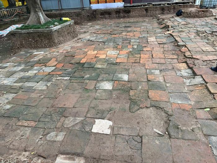 Phát hiện mới nhất của cuộc khảo cổ năm 2026 là sân nền của Chính điện Kính Thiên. Ảnh: Hoàng Quyên