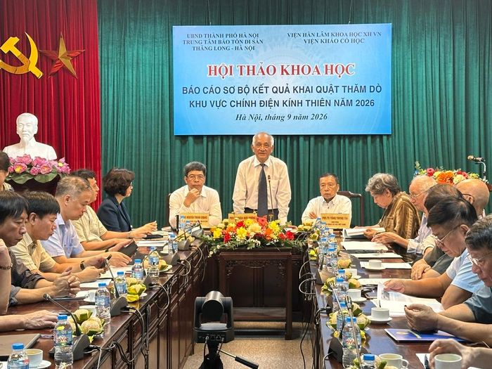 Hội thảo khoa học “Báo cáo sơ bộ kết quả khai quật thăm dò khu vực Chính điện Kính Thiên năm 2026”. Ảnh: Hoàng Quyên.