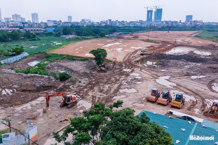 Nhà thầu thi công khu depot Xuân Đỉnh thuộc tuyến metro số 2, đoạn Nam Thăng Long - Trần Hưng Đạo. Ảnh: Duy Khánh.