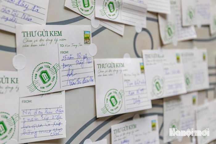 Nhiều dòng chữ ngắn gọn nhưng chứa đựng tình cảm, từ ký ức tuổi thơ đến những cuộc gặp gỡ, những lần cùng gia đình, bạn bè thưởng thức kem.