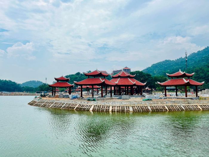 Ông Nguyễn Xuân Quý, Phó Giám đốc Ban Quản lý dự án đầu tư - hạ tầng xã Sóc Sơn cho biết: Đơn vị đang tiếp tục đôn đốc các nhà thầu huy động máy móc, nhân lực, vật tư đẩy nhanh tiến độ thi công tại hiện trường