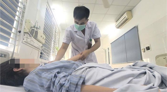 Khi chưa loại trừ được sốt xuất huyết, người bệnh tuyệt đối không được tự ý dùng các loại thuốc chống viêm không steroid. Ảnh: Nguyễn Thanh