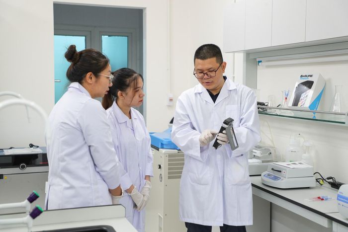 Nghiên cứu khoa học tại Đại học Quốc gia Hà Nội. Ảnh: PV