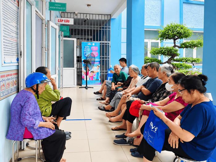 Trong tháng 8- 2026, Trạm Y tế xã Ô Diên thực hiện 2.600 lượt khám, chữa bệnh, tại Phòng khám đa khoa Ô Diên và 1.426 lượt tại các điểm y tế. Ảnh: PV