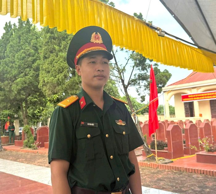 Thiếu úy Hà Văn Hiệu khẳng định "quyết tâm thép" và sự cẩn trọng tỉ mỉ trong triển khai thực hiện nhiệm vụ ý nghĩa này. Ảnh: Mai Hoa